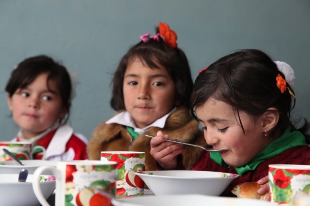 Aplikohet në 20 institucione projekti i shkollave me drekë, pagesë shtese për mësuesit
