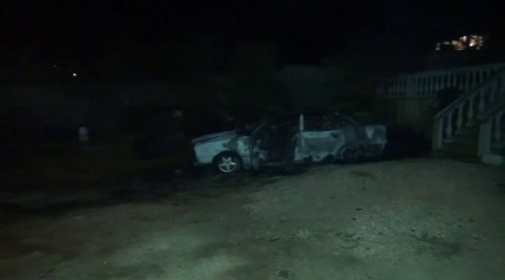 Krujë, digjet makina e policit