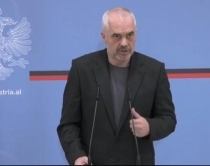 Ironizon anëtari i kryesisë së degës së PD Berat: Rama në Berat, qyteti ndrit nga lumturia