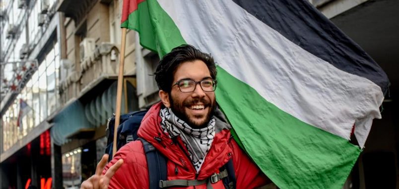 Udhëtim 5 mijë kilometra në këmbë për Palestinën, njihuni me aktivistin suedez
