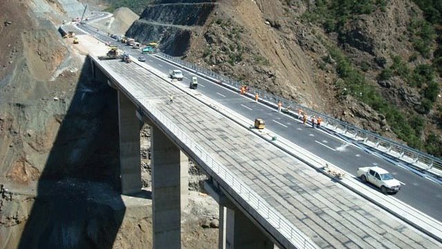 Rruga e Arbrit, firmoset kontrata
