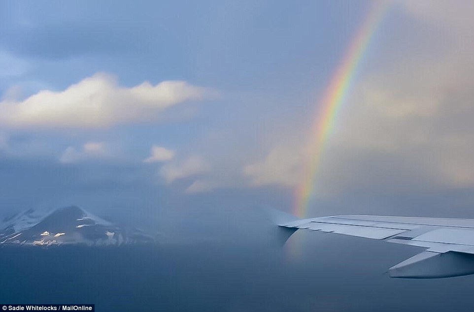 Kur shfaqet ylberi! Shihni këtë dekor të rrallë natyror (Foto)