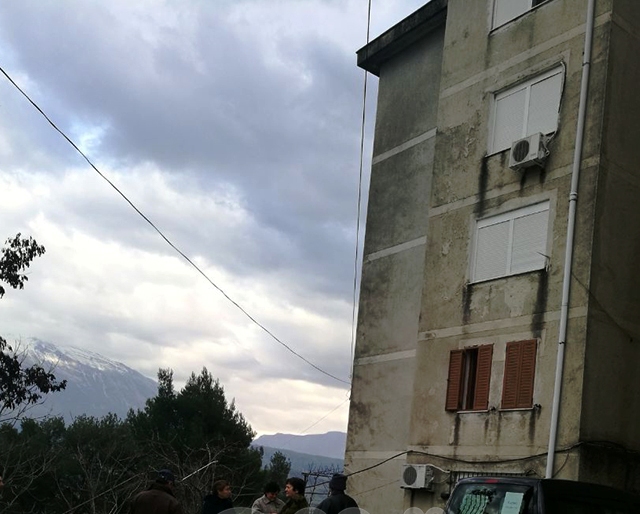 Një tjetër pallat në rrezik shembje në Gjirokastër