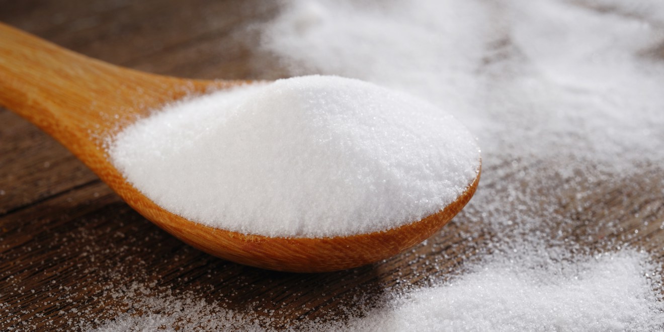 Soda e bukës eliminon dhjamin e barkut, kofshës, krahëve dhe shpinës