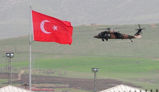 Dy ushtarë turq humbin jetën nga rrëzimi i helikopterit në Siri
