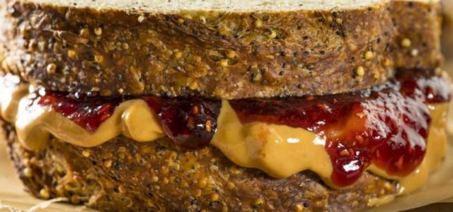 auto_09_pbj_foods-dentists-never-eat-and-you-shouldn-t-either_791629453_brent-hofacker-760x50615224910801522491150-640x300.jpg