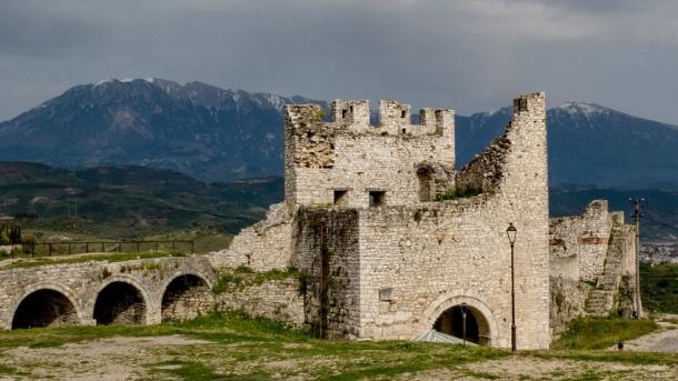 Përse duhet të vizitoni Beratin, një nga qytetet më të bukura të ...