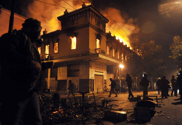 Thellohet tragjedia në Greqi, shkon në 74 numri i viktimave