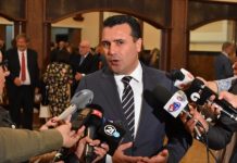 Kryeministri Zaev takohet me deputetët e prjashtuar të VMRO