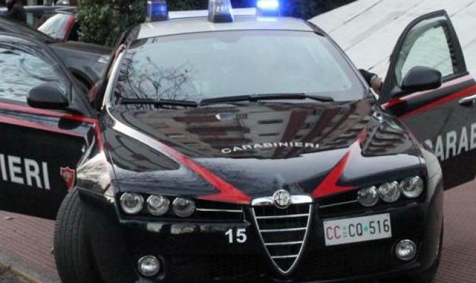 export.1.1472198_1548397282.jpg-roma_non_si_fermano_all_alt_e_sparano_ai_carabinieri_caccia_a_una_mercedes_.jpg
