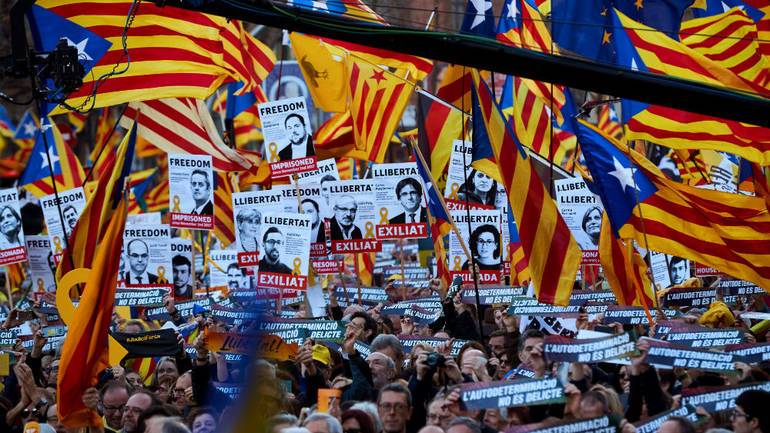 Protestë katalanase në Barcelonë: Vetëvendosja nuk është krim! 19 barcelona protest 2 epa.jpg main