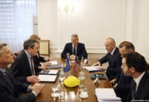 SHBA: Taksa minon partneritetin, duhet të pezullohet