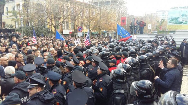 Protesta-kuvend-1.jpg