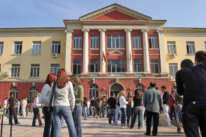 fakulteti-filologjik-universiteti-i-Tiranes-300x200.jpg
