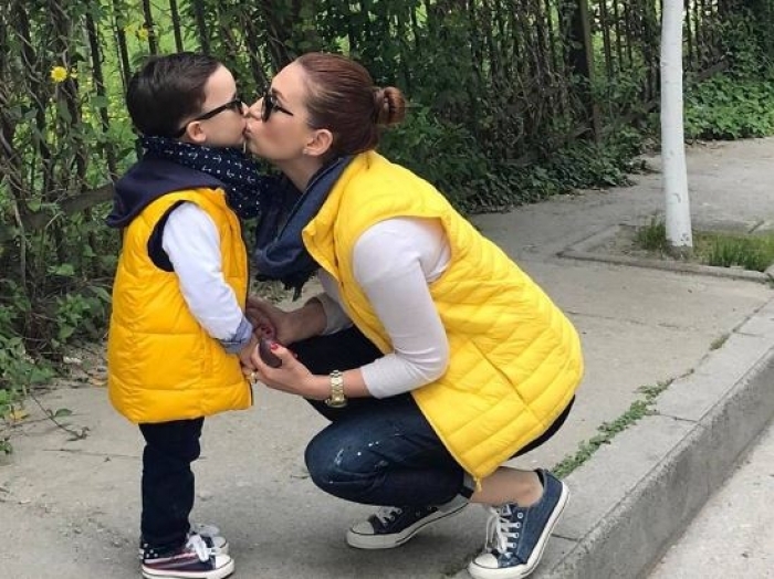 Birësoi Alteon para 4 vitesh, moderatorja tregon si i përgjigjet të të birit kur ai kërkon babain