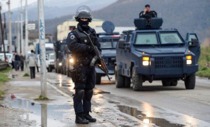 Arrestohen policë serbë në veri, plagoset një efektiv i Kosovës