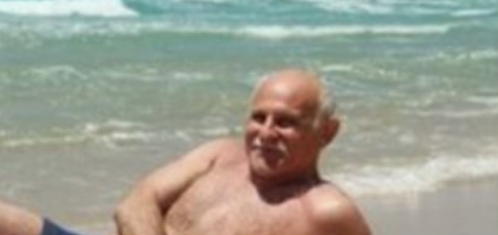 Një 18-vjeçar tallet me brezin 70-vjeçar, por i moshuari në plazh me një përgjigje të shkëlqyer e bën të mbetet pa fjalë…
