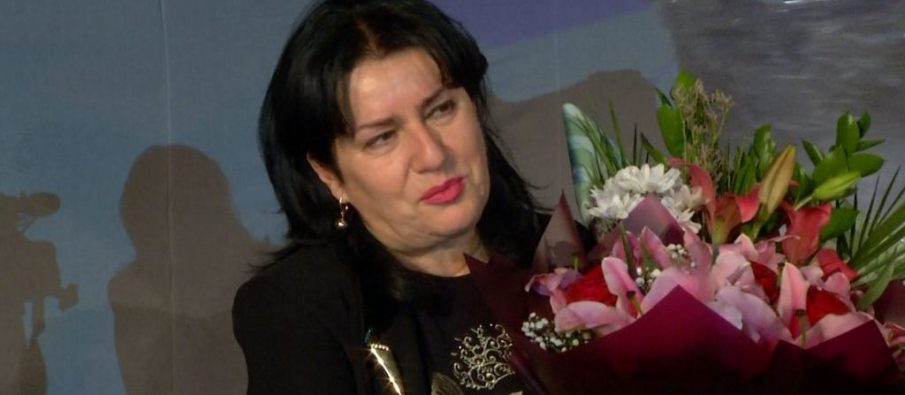 Aktorja feston në skenë ditëlindjen dhe 40 vite karrierë