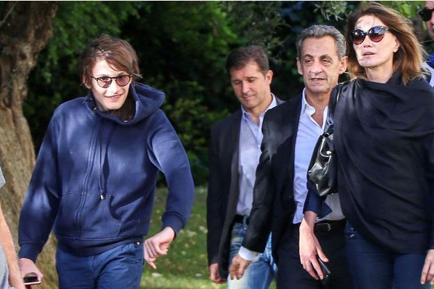 Aurelien le fils de Carla Bruni et Raphael Enthoven soutient Asselineau