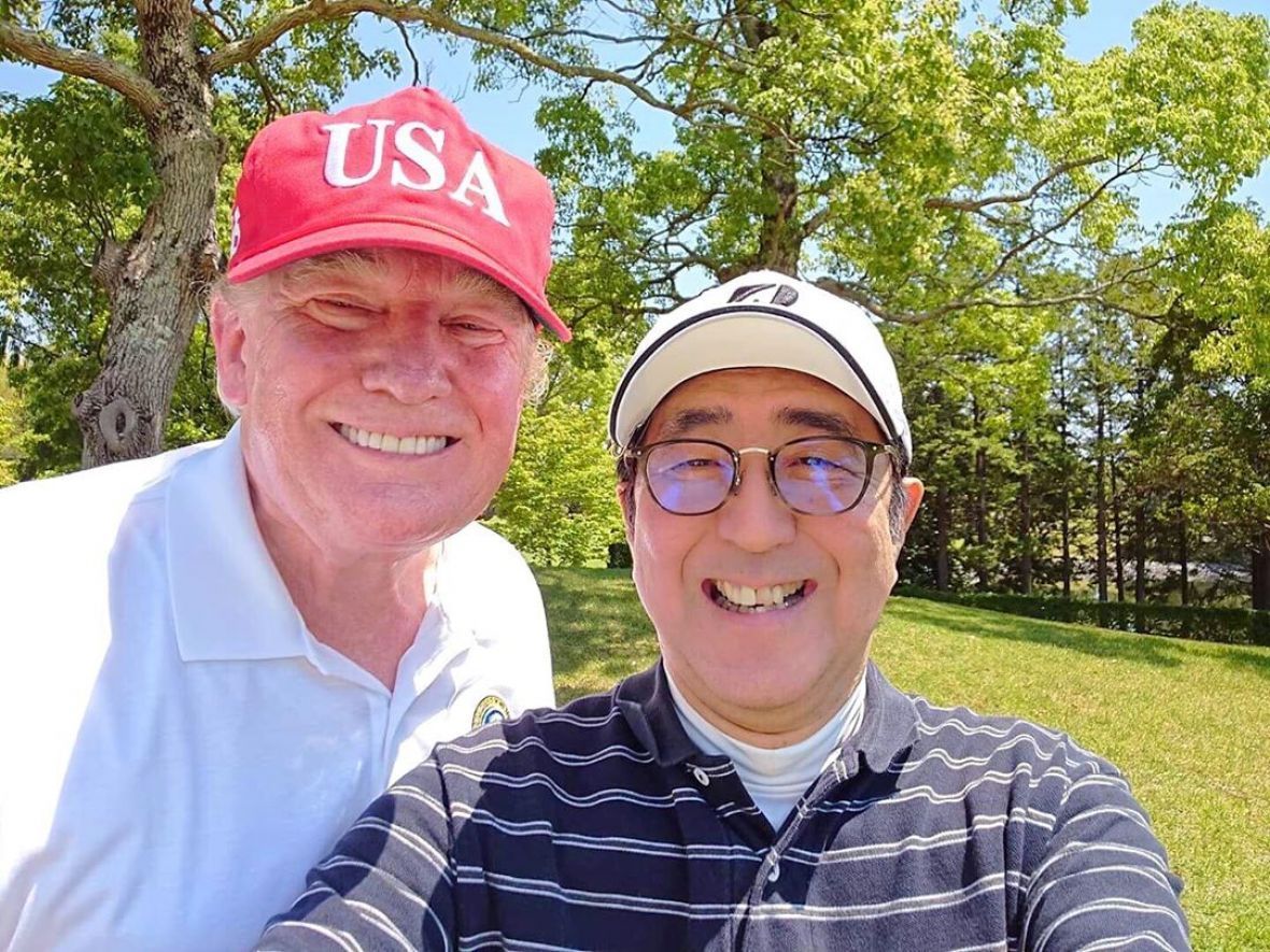 Donald Trump Shinzo Abe Golf Foto Twitter