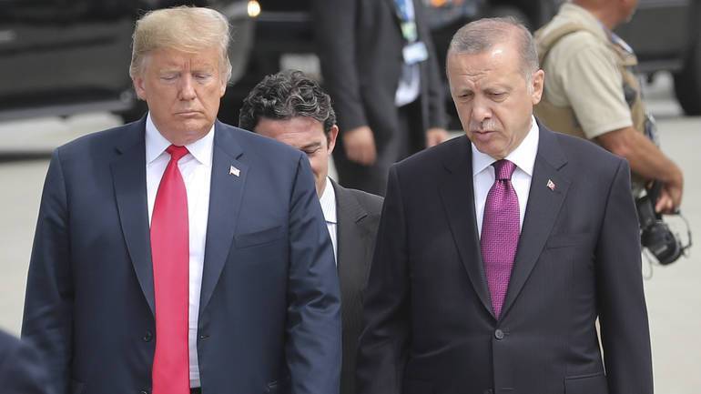 Turqia përgjysmon detyrimet doganore për 22 produkte amerikane, ja pse... 4 erdogan trump epa 0