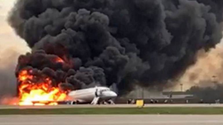 PAMJET/ Incidenti në areoportin e Moskës: pasojat dhe arsyet e zhuritjes së Sukhoi Supergeet-100 10 h 55170722