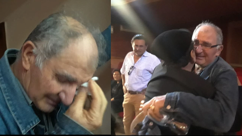 Me lot në sy dhe dhimbje në zemër, Parodistët e Vlorës vajtojnë ikjen e Muhamet Likos