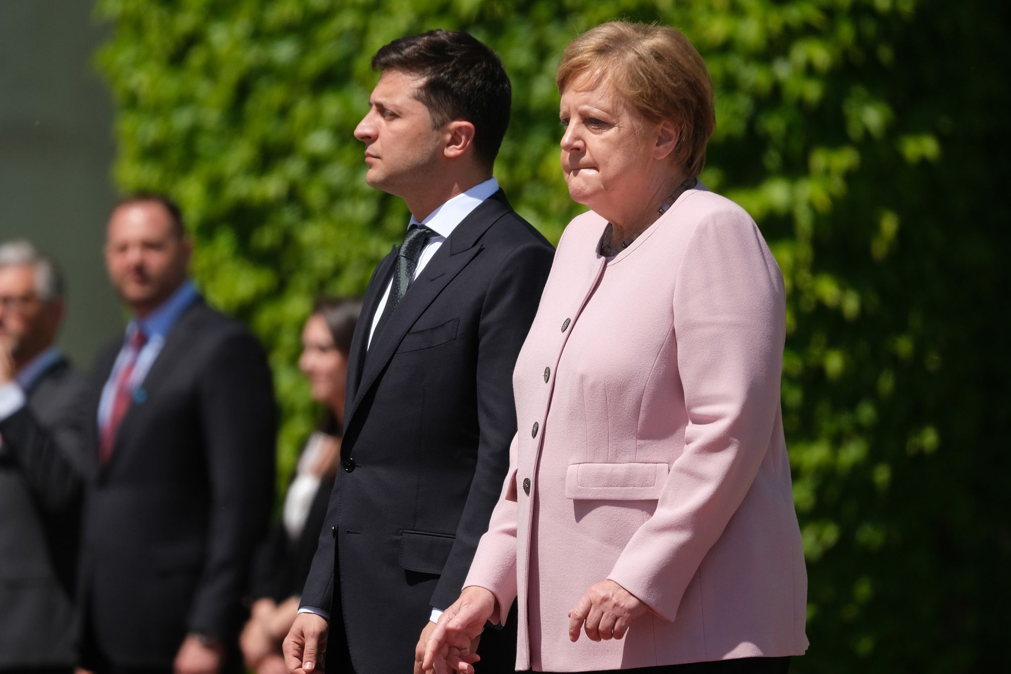 angela merkel shaking wp