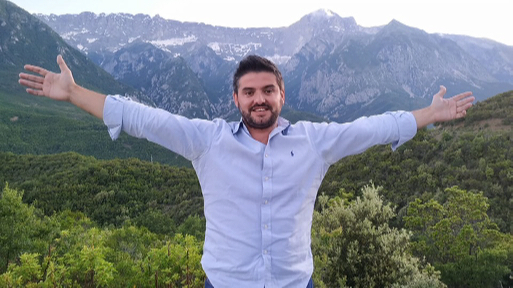 E dua Shqiperine, eshte toka jone; nga Marin Mema