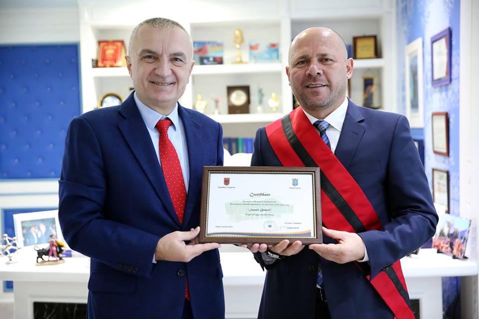 Sekretari socialist, ironi me dekretin e ri të Metës: Xhelal Mziu fiton “bingon”, zgjedhjet më 13 tetor