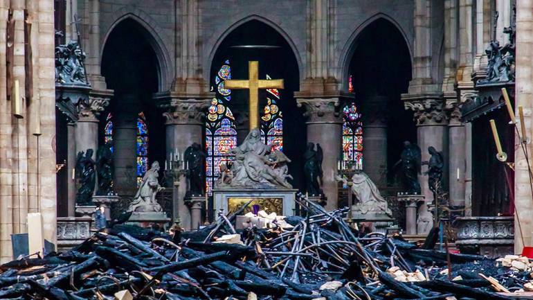 Notre Dame "përçan" Francën: papajtueshmëri mbi kohën dhe metodën e rimëkëmbjes 20 notre dame epa 1