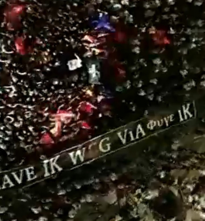 Protesta e opozitës: Banderola edhe në gjuhën greke!