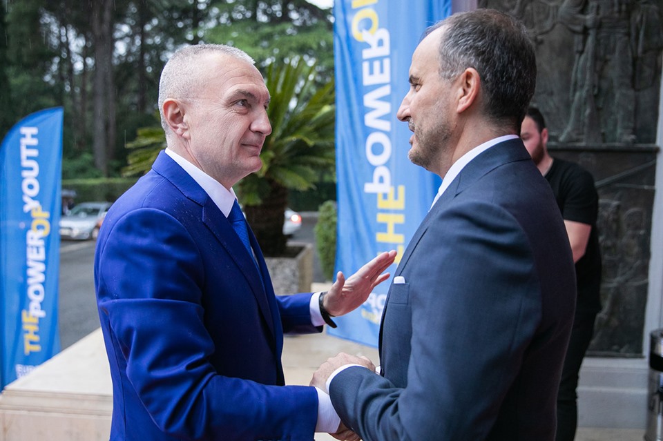 Pasi i vërsuli Manjanin, Ilir Meta i bën disa pyetje publike ambasadorit Soreca, në reagimin e tretë publik sot