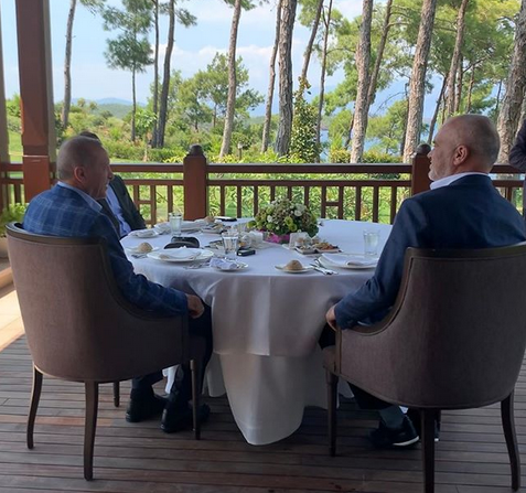 Rama vizitë blic në Turqi, drekë me Erdoganin: Vizitat e “mistershme” të kryeministrit në Turqi