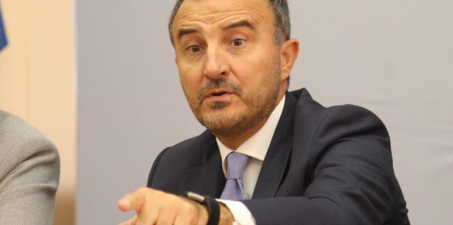 “Çështja e Teatrit Kombëtar u politizua”, ambasadori Soreca reagon pas sulmeve të PD: Përgjigjja ime sot është paraqitur jashtë kontekstit