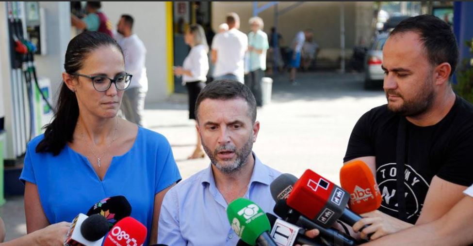 Erjon Braçe sulmon gjyqtarin e Vlorës që hoqi bllokimin e resortit të njohur në Dhërmi