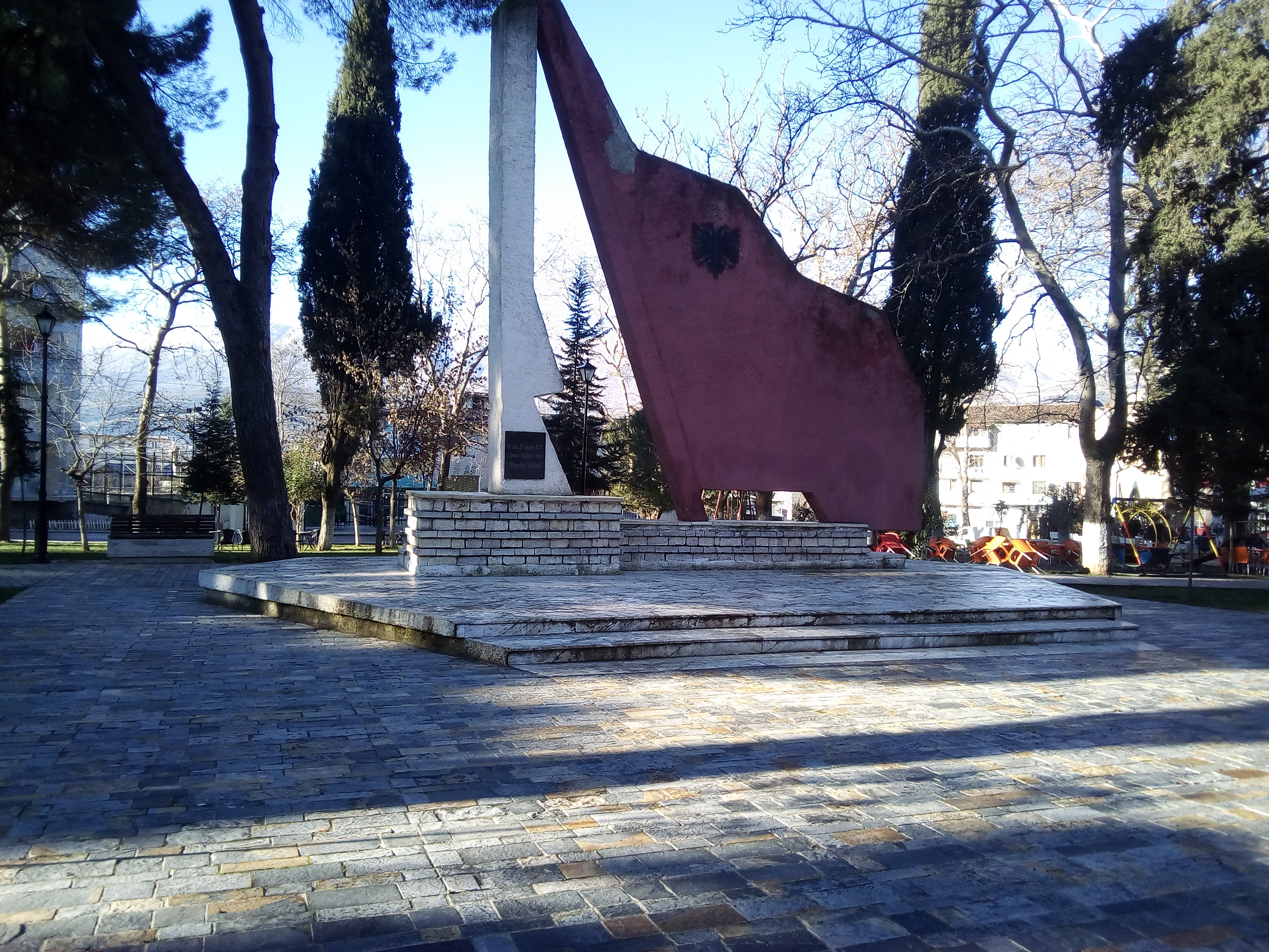 Rilindja urbane rrafshoi pishat dhe kujtimet mbi lulishten e dikurshme të Beratit