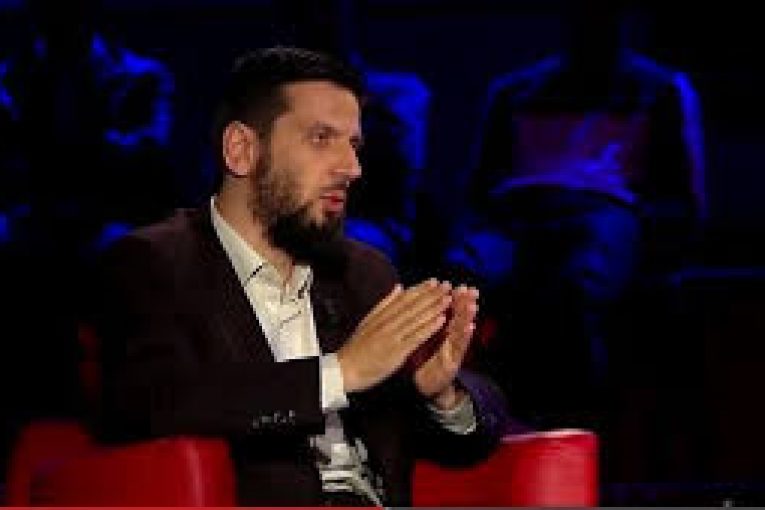 Nga Justinian TOPULLI: Mbulesa e gruas myslimane dhe zelli patetik i injorantëve