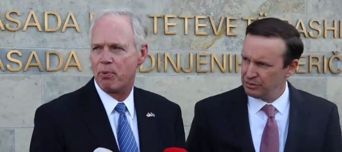 senatoret ron johnson dhe chris murphy