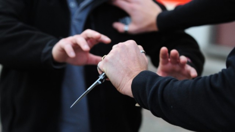 Konflikt në Durrës, 40-vjeçari nga Berati plagos me thikë dy sirianët, arrestohet nga Policia (EMRI)