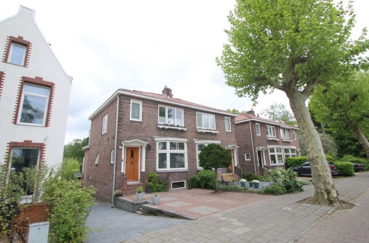 Hollandë: Gruaja, gjobë 50,000 euro për mosjetesë në banesën e saj 1 amstelveen holandija twitter