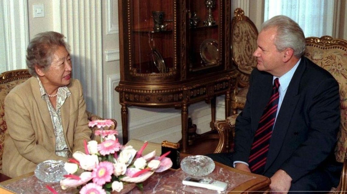 sadako ogata slobodan milosevic EPA e1572344715382
