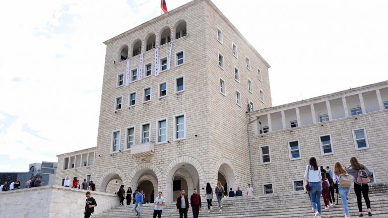A do të rikthehen studentët në auditore? Sot do të merret vendimi