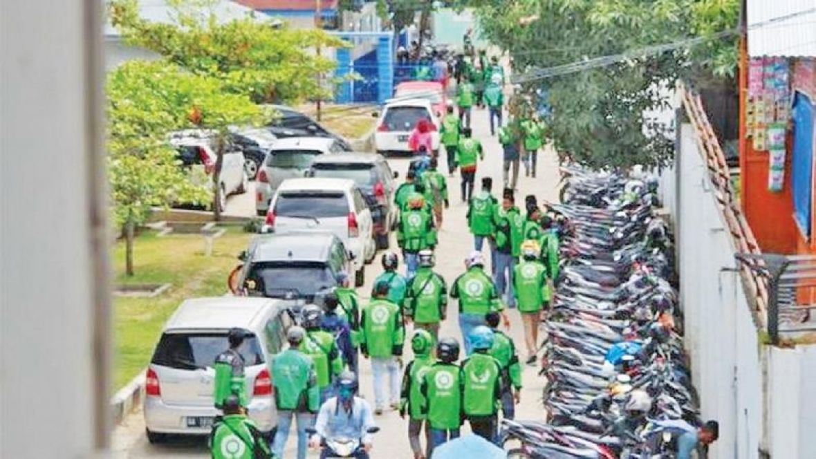 motociklisti indonezija beba BBC