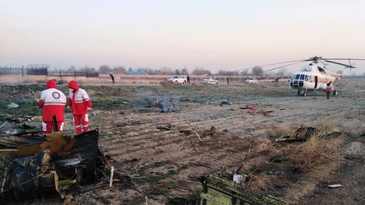 Koiçidenca: Një aeroplan ukrainas u rrëzohet afër Teheranit, 180 jetë të shuara (video) 3 rusenje aviona ukrajina teheran iran crvenipolumjeseciran