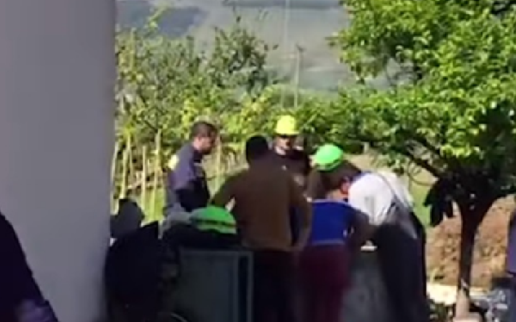Tragjedi e madhe në Berat/ Po pastronin pusin, vdes xhaxhai dhe 2 nipat (FOTO)