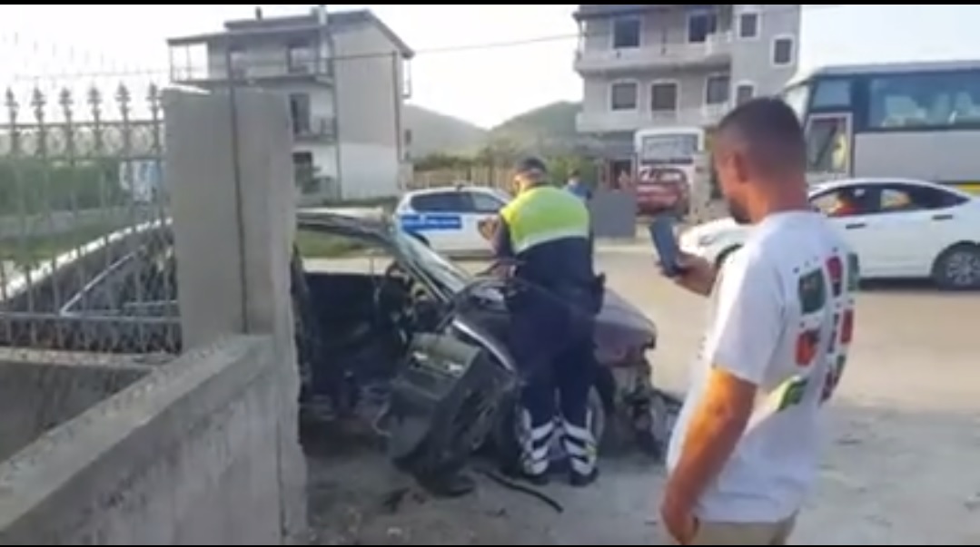 Del VIDEO e aksidentit të tmerrshëm në Berat