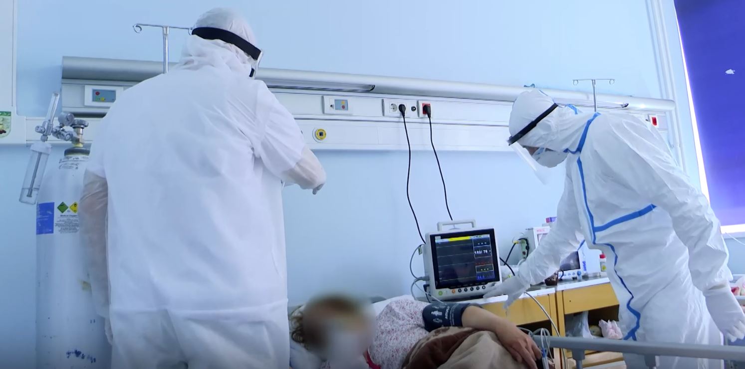 Pamje rrëqethëse nga Kosova/ Gjithçka dëgjohet në spital është frymëmarrja e rënduar e pacientëve me Covid (VIDEO)