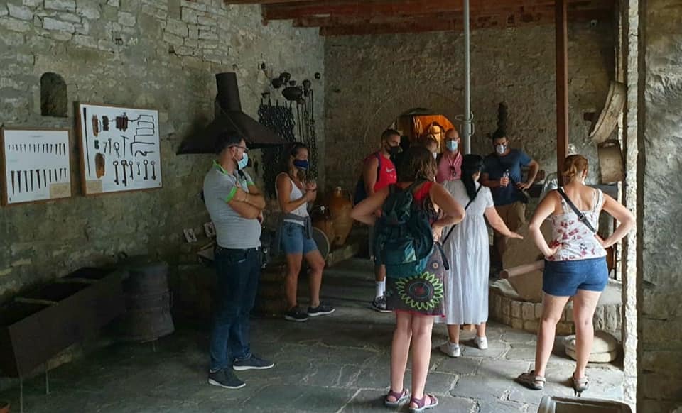 Rritet interesi për turizmin kulturor, vizitorë francezë e spanjollë në muzetë e Beratit