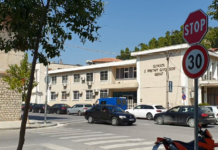 Berat/ Kanosi me armë 26-vjeçarin, Policia e ndjek këmba këmbës për disa minuta, vë në pranga 32-vjeçarin